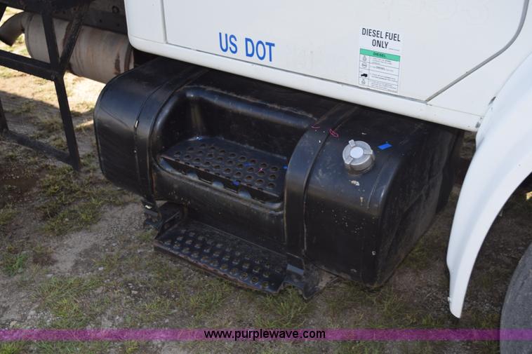 image for item K6657 1999 International 4700 dump bed chipper truck