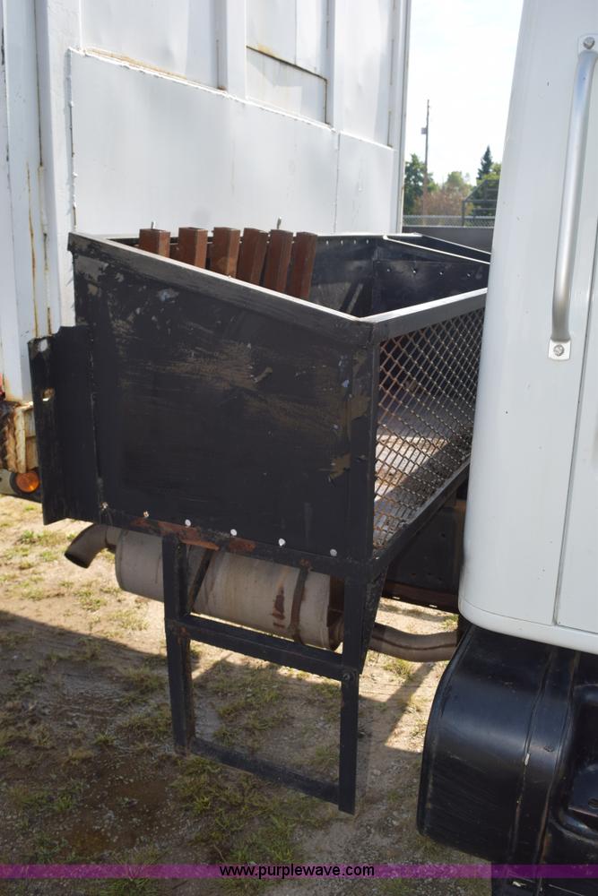 image for item K6657 1999 International 4700 dump bed chipper truck