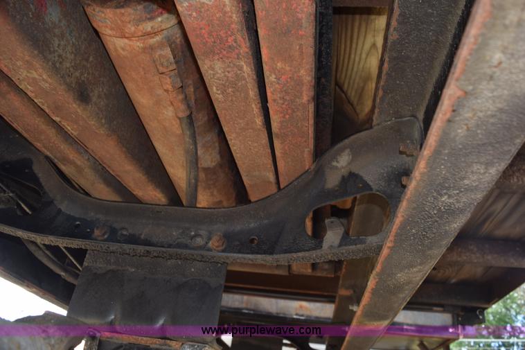 image for item K6657 1999 International 4700 dump bed chipper truck