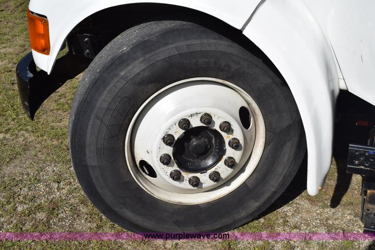 image for item K6657 1999 International 4700 dump bed chipper truck