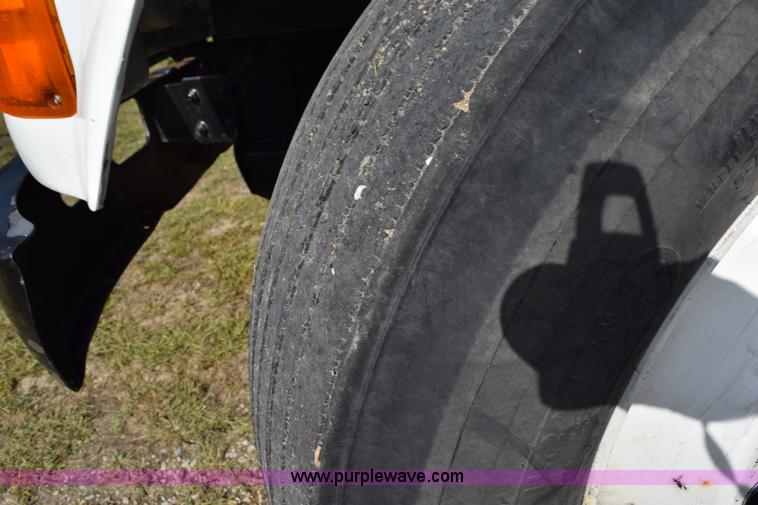 image for item K6657 1999 International 4700 dump bed chipper truck