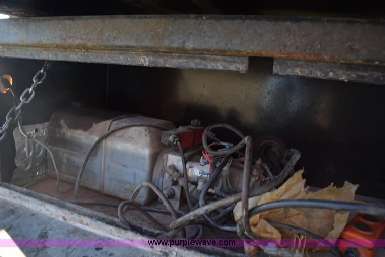 image for item K6658 2004 PJ flatbed dump trailer