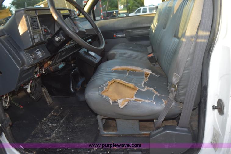 image for item K6662 1999 GMC C8500 bucket truck