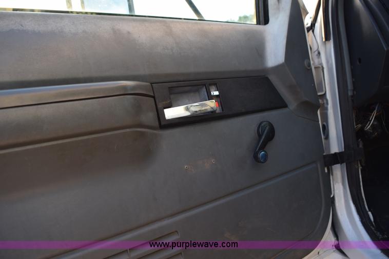 image for item K6662 1999 GMC C8500 bucket truck