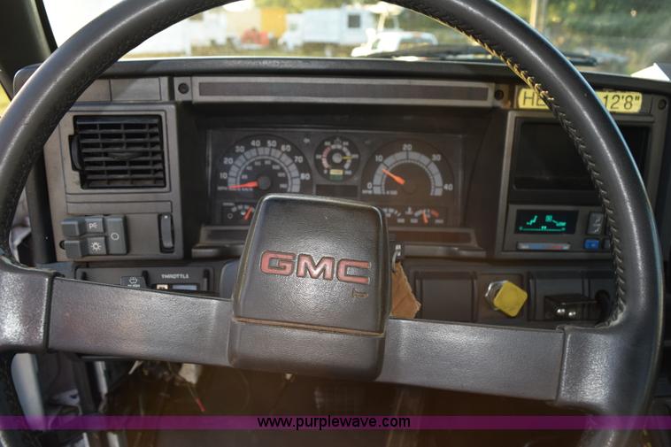 image for item K6662 1999 GMC C8500 bucket truck
