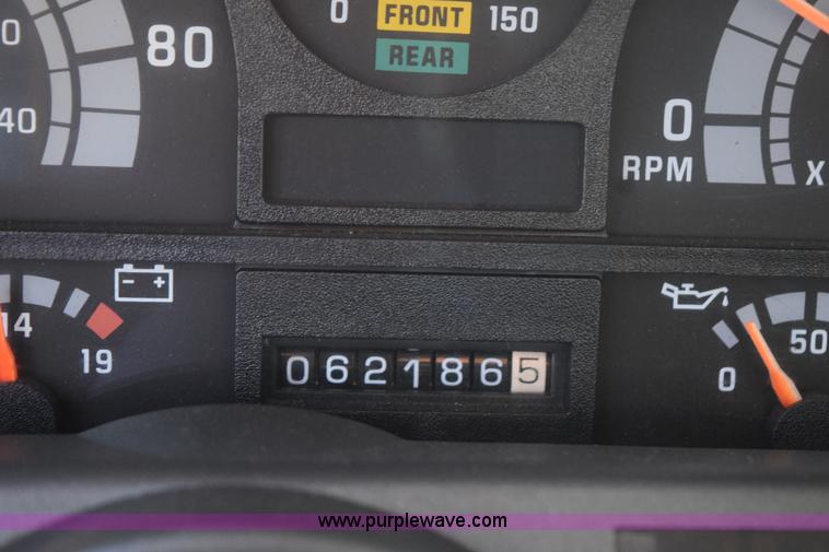 image for item K6662 1999 GMC C8500 bucket truck