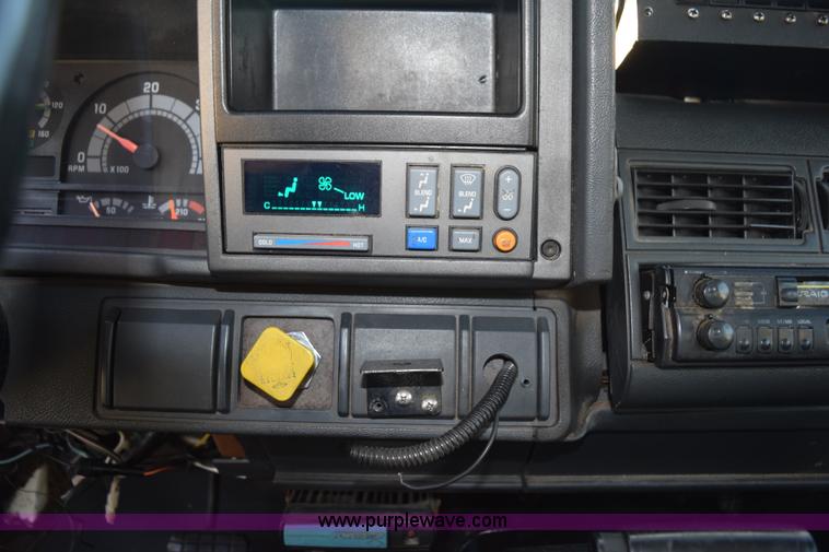 image for item K6662 1999 GMC C8500 bucket truck