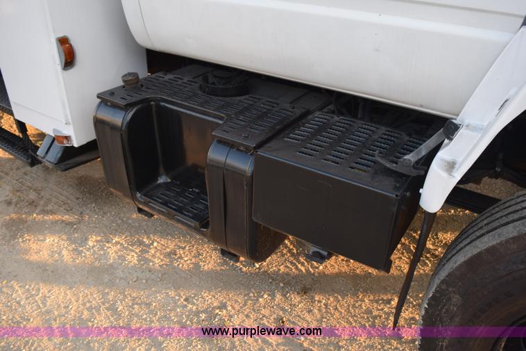 image for item K6662 1999 GMC C8500 bucket truck