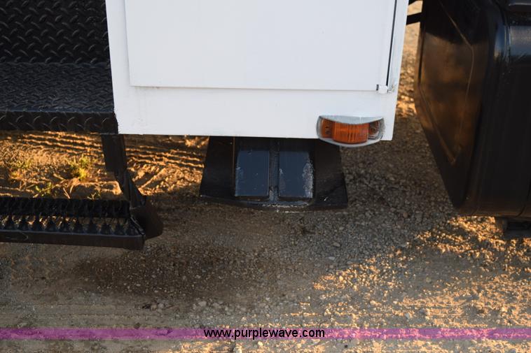 image for item K6662 1999 GMC C8500 bucket truck