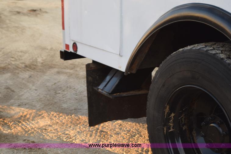 image for item K6662 1999 GMC C8500 bucket truck