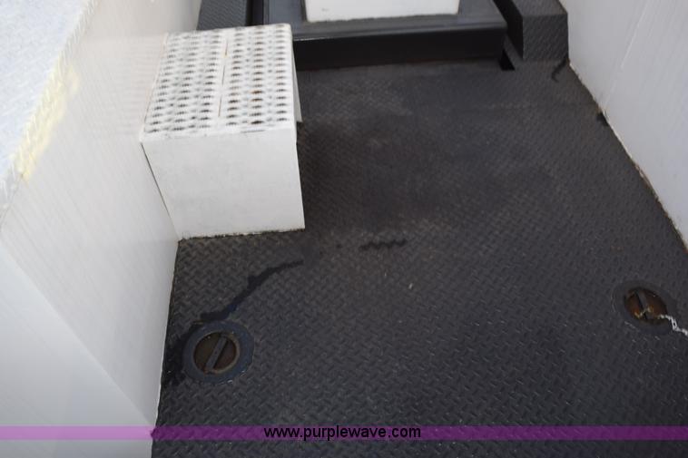 image for item K6662 1999 GMC C8500 bucket truck