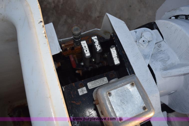 image for item K6662 1999 GMC C8500 bucket truck