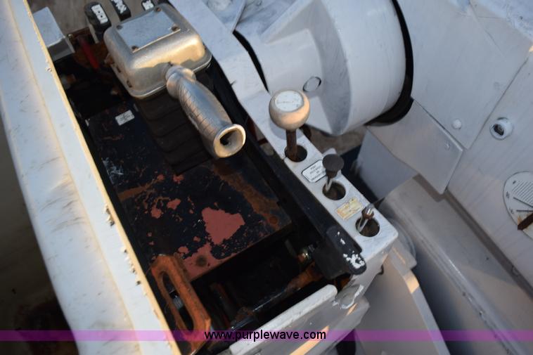 image for item K6662 1999 GMC C8500 bucket truck