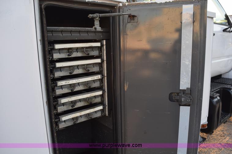 image for item K6662 1999 GMC C8500 bucket truck