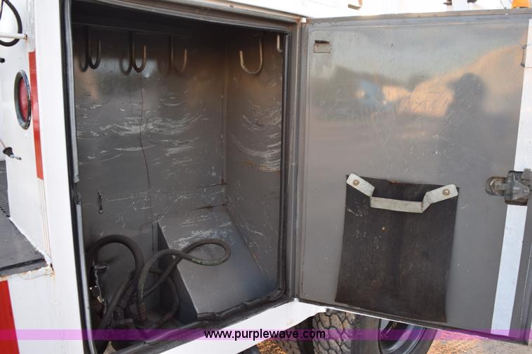 image for item K6662 1999 GMC C8500 bucket truck