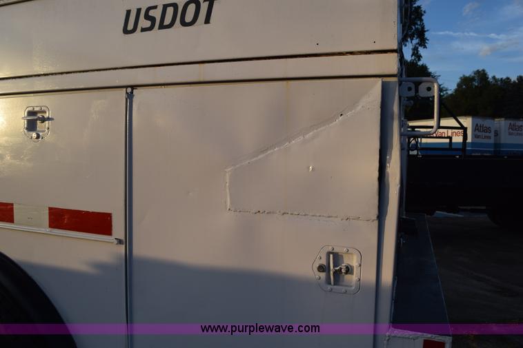 image for item K6662 1999 GMC C8500 bucket truck