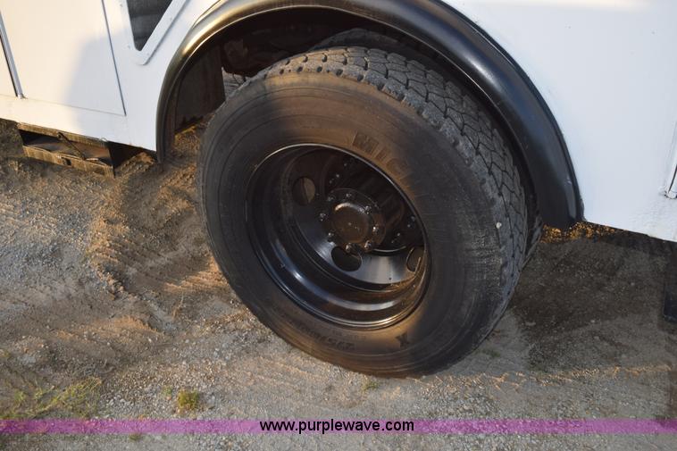 image for item K6662 1999 GMC C8500 bucket truck