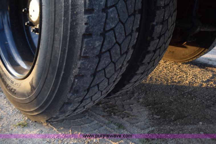 image for item K6662 1999 GMC C8500 bucket truck