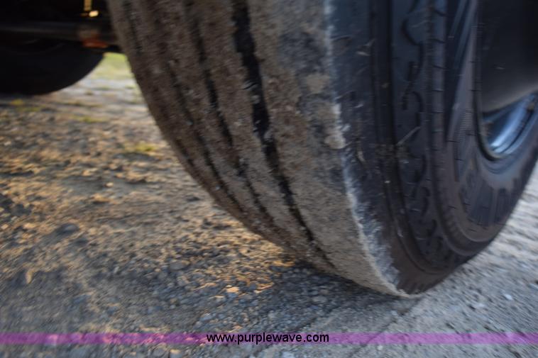 image for item K6662 1999 GMC C8500 bucket truck