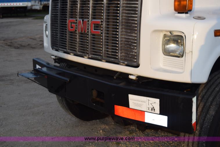 image for item K6662 1999 GMC C8500 bucket truck