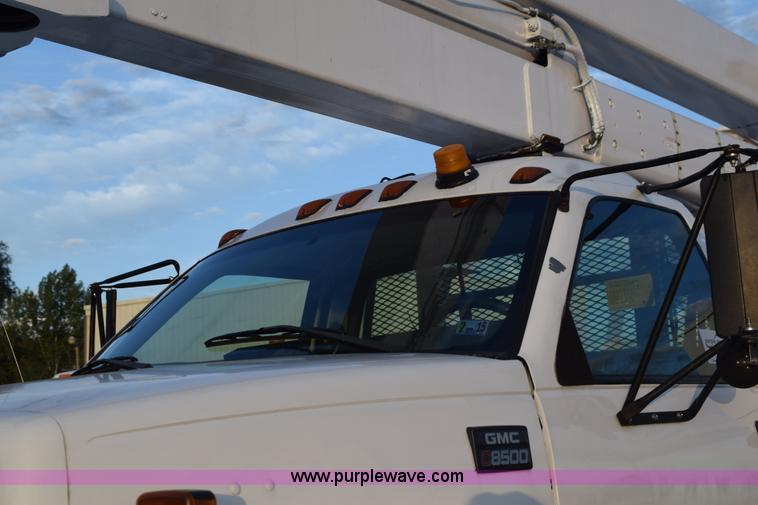 image for item K6662 1999 GMC C8500 bucket truck