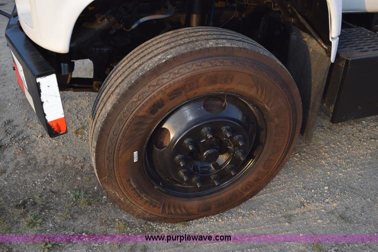 image for item K6662 1999 GMC C8500 bucket truck