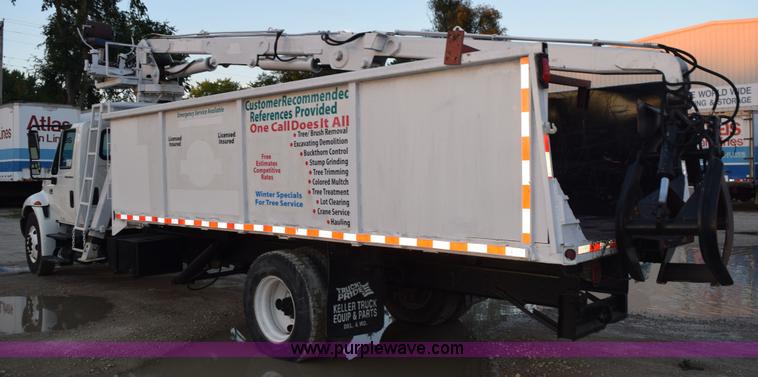image for item K6664 2004 International DuraStar 4300 grapple truck