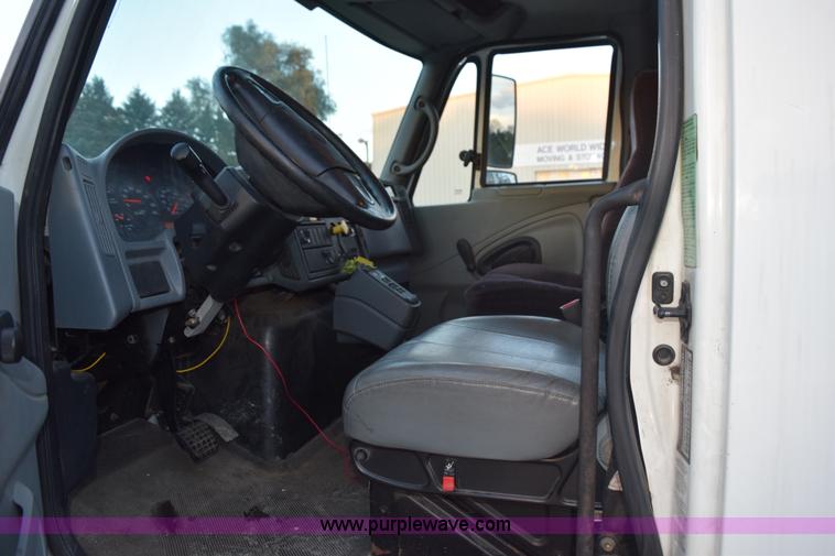 image for item K6664 2004 International DuraStar 4300 grapple truck