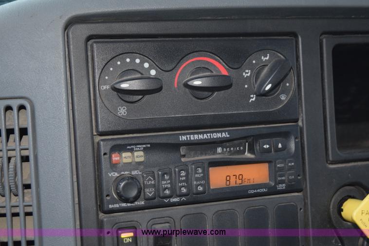 image for item K6664 2004 International DuraStar 4300 grapple truck