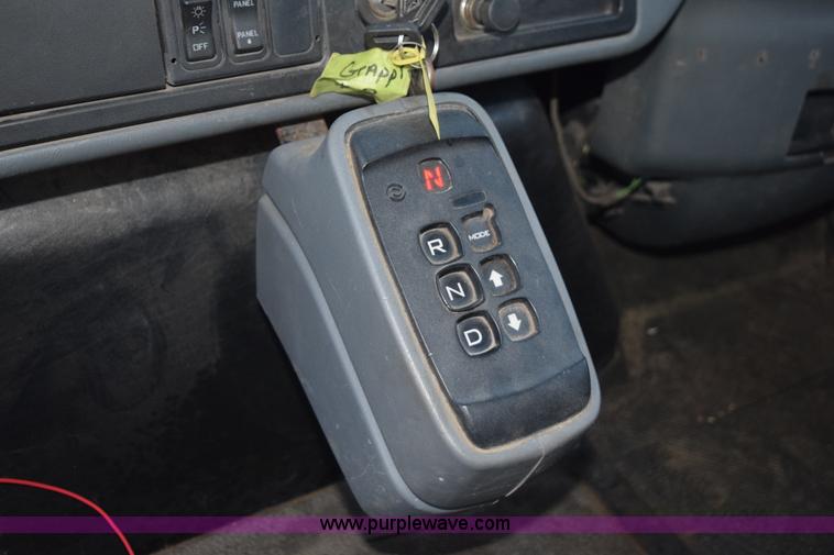 image for item K6664 2004 International DuraStar 4300 grapple truck