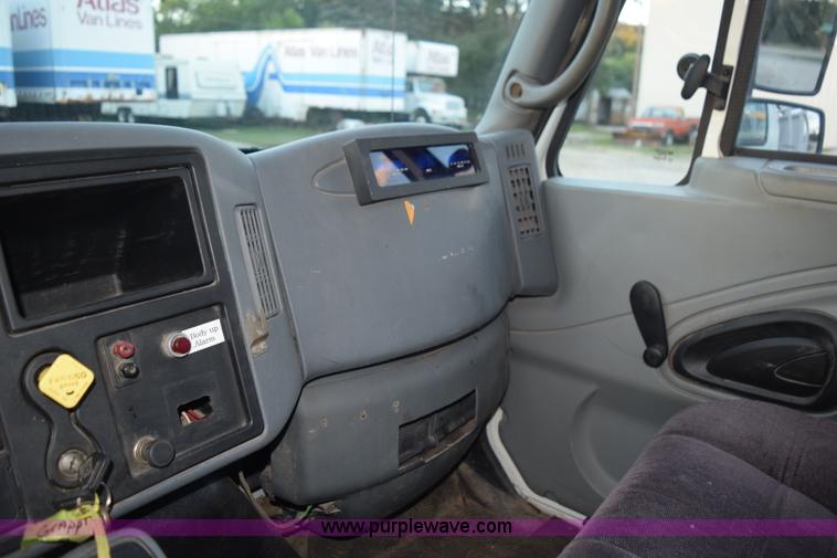 image for item K6664 2004 International DuraStar 4300 grapple truck