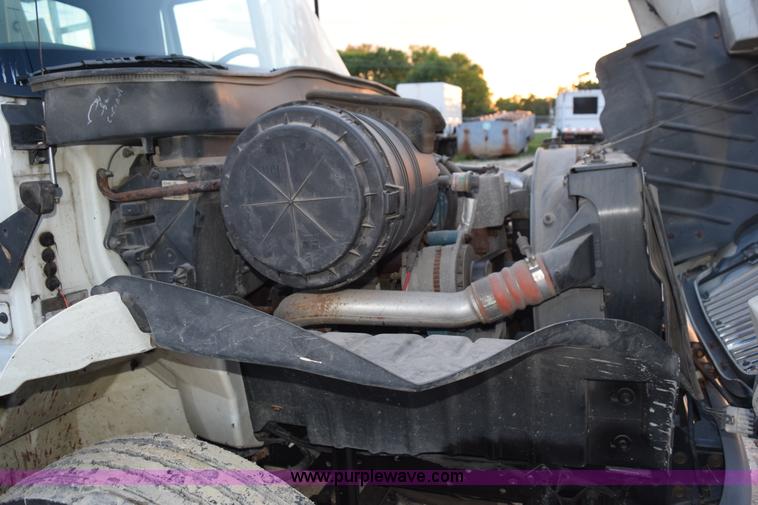 image for item K6664 2004 International DuraStar 4300 grapple truck