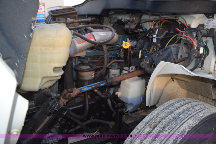 image for item K6664 2004 International DuraStar 4300 grapple truck