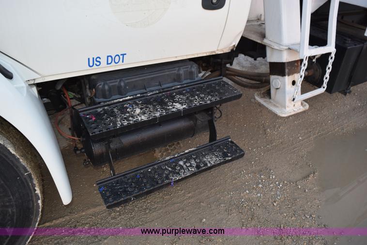 image for item K6664 2004 International DuraStar 4300 grapple truck