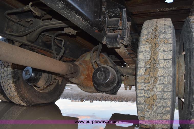 image for item K6664 2004 International DuraStar 4300 grapple truck