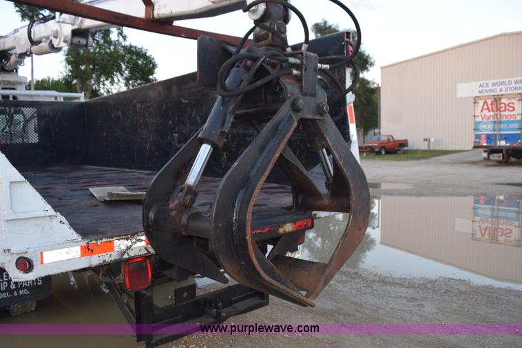 image for item K6664 2004 International DuraStar 4300 grapple truck