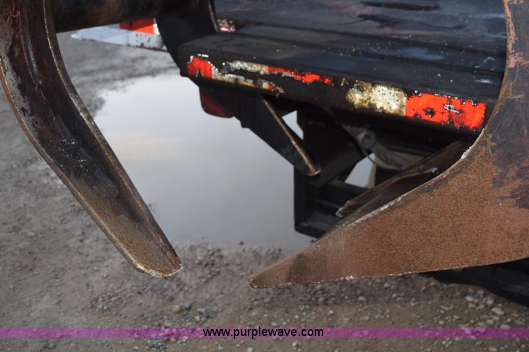 image for item K6664 2004 International DuraStar 4300 grapple truck