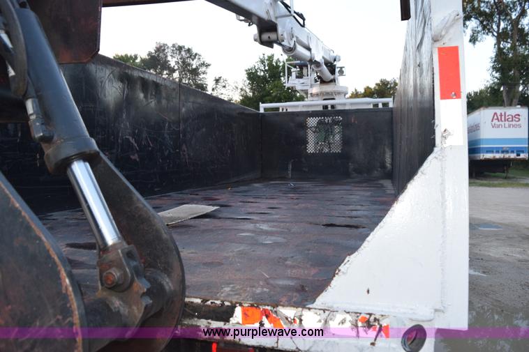 image for item K6664 2004 International DuraStar 4300 grapple truck