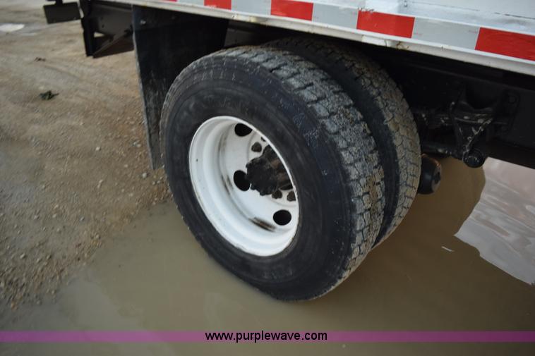 image for item K6664 2004 International DuraStar 4300 grapple truck