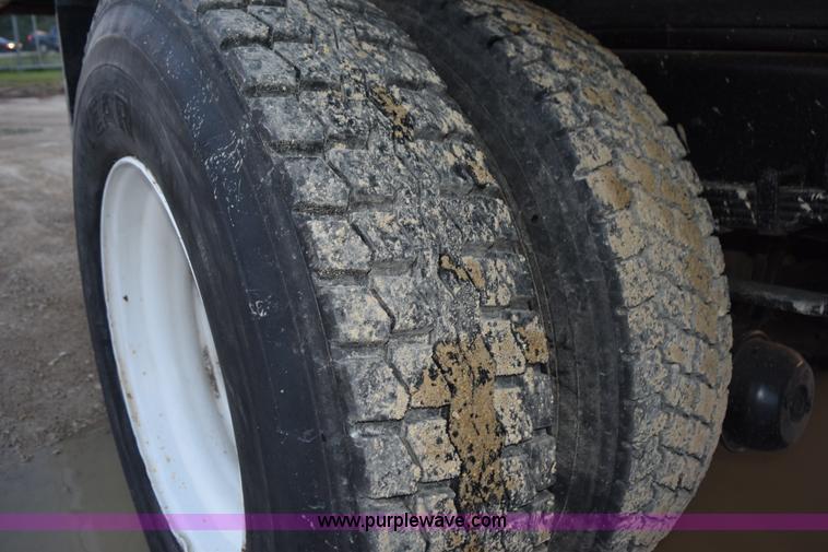 image for item K6664 2004 International DuraStar 4300 grapple truck