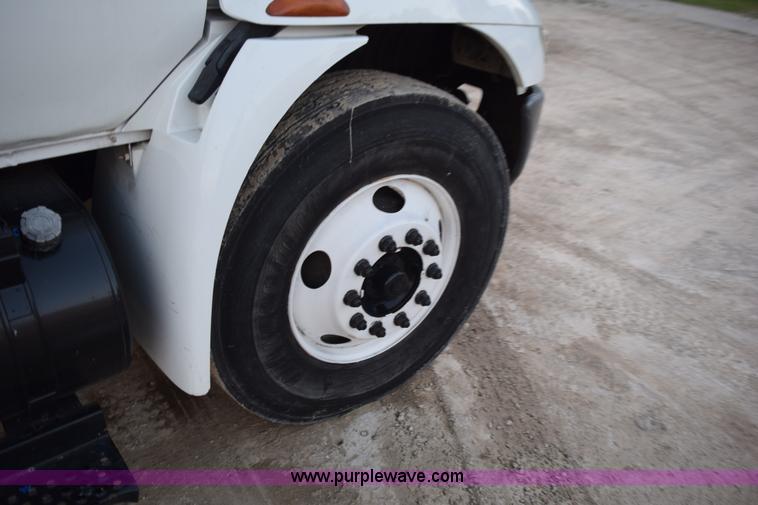 image for item K6664 2004 International DuraStar 4300 grapple truck