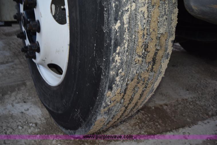 image for item K6664 2004 International DuraStar 4300 grapple truck