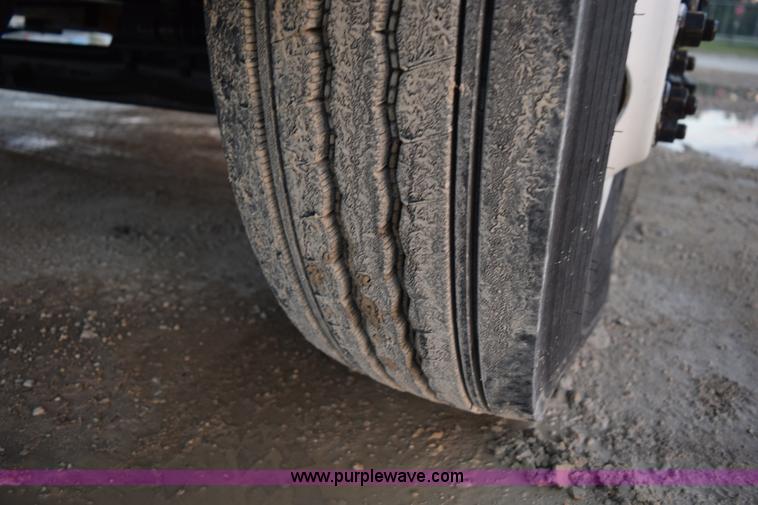 image for item K6664 2004 International DuraStar 4300 grapple truck