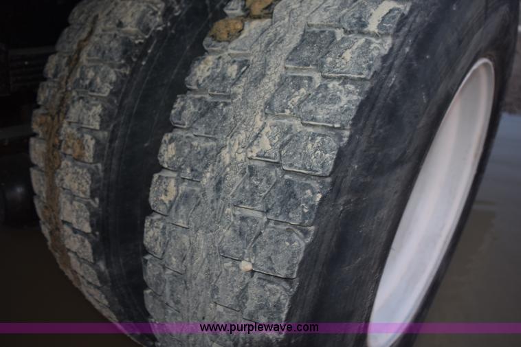 image for item K6664 2004 International DuraStar 4300 grapple truck