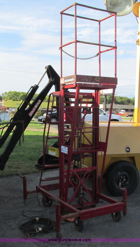 HiJacker lift in Rochester, MN Item K6724 sold Purple Wave