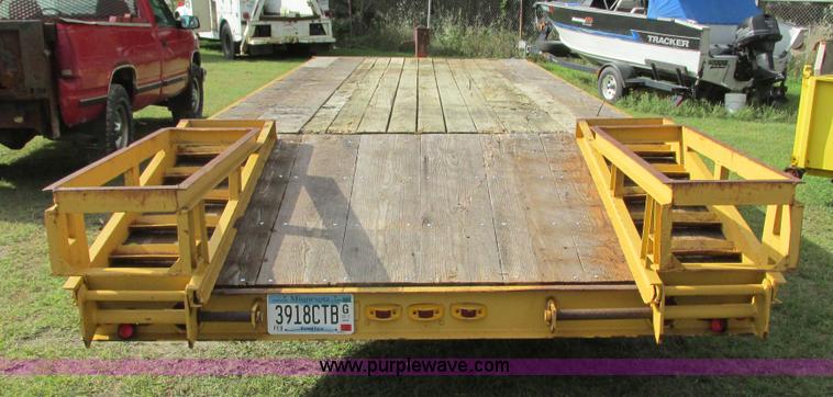 image for item K6731 1973 Trail-Eze 1090-24 equipment trailer