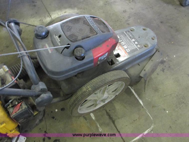 image for item K6733 Assorted lawn equipment