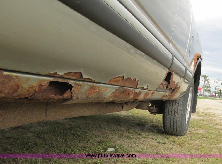 image for item L3750 1998 Chevrolet S10 LS Ext. Cab pickup truck