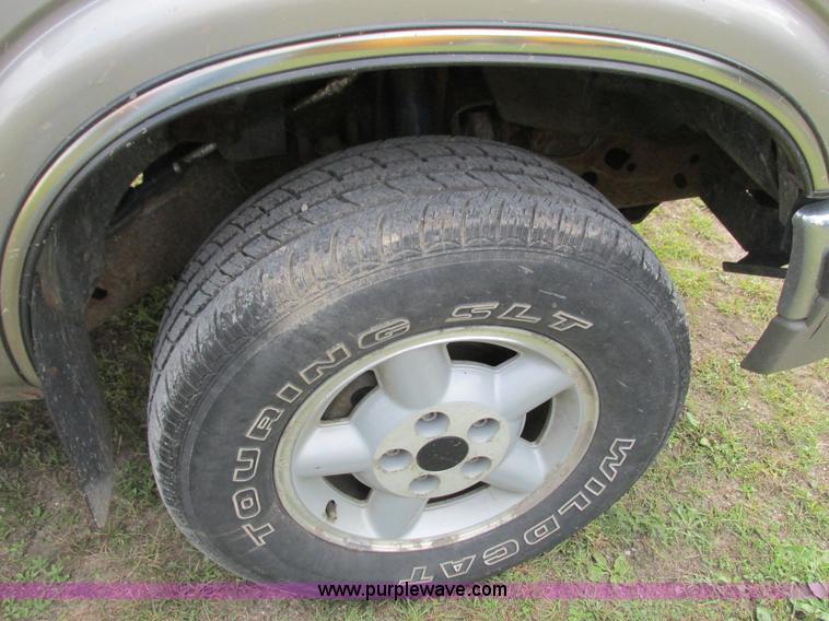 image for item L3750 1998 Chevrolet S10 LS Ext. Cab pickup truck