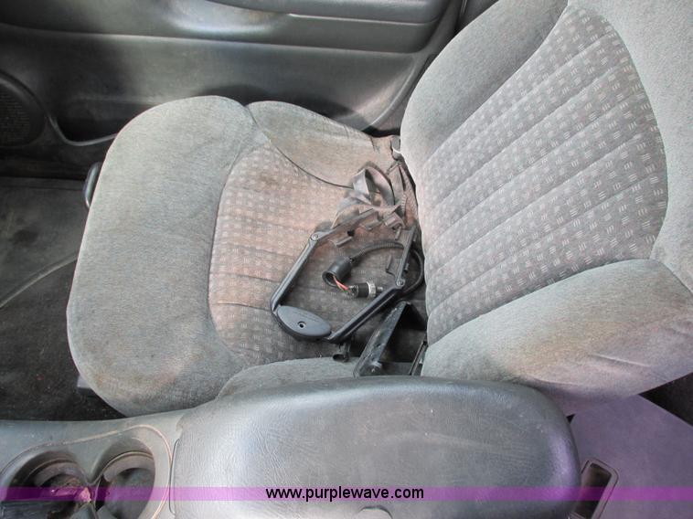 image for item L3750 1998 Chevrolet S10 LS Ext. Cab pickup truck